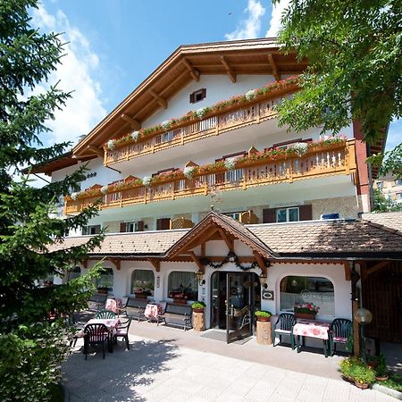 Hotel Cristallo Vigo di Fassa Dış mekan fotoğraf